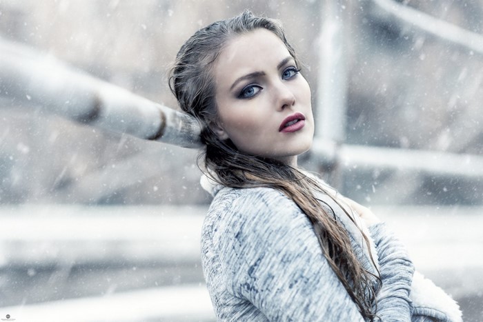 Woman with blue eyes in the snow