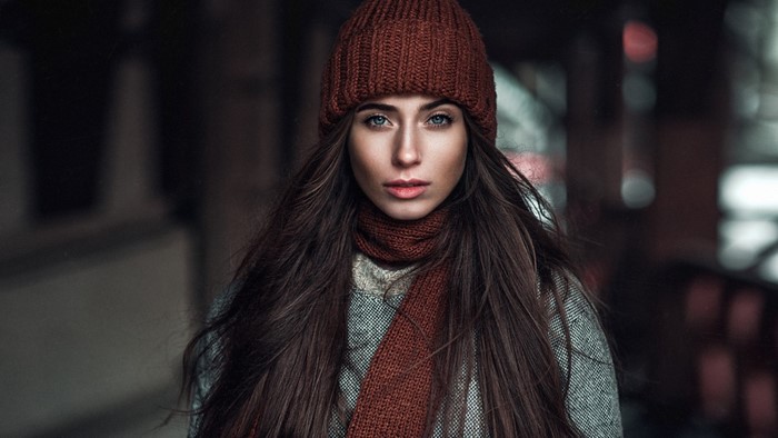 Woman wearing a brown knit hat and scarf