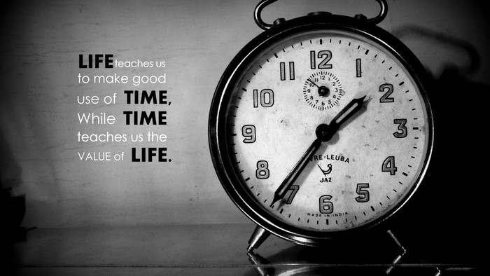 Alarm clock with quote about life and time
