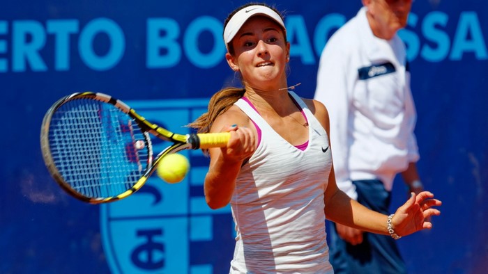 Catherine Cartan Bellis playing tennis