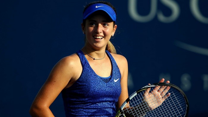 Catherine Cartan Bellis playing tennis