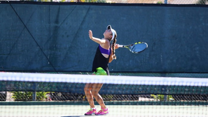 Catherine Cartan Bellis playing tennis