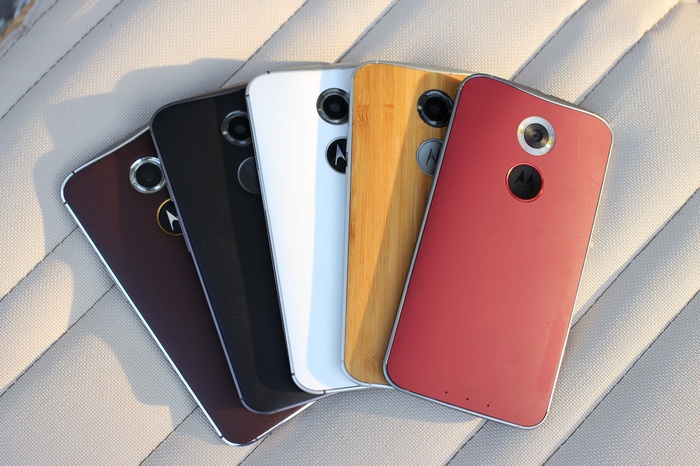 Motorola MOTO X 2nd Gen smartphones in various colors