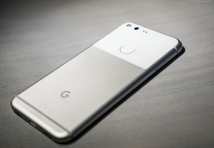 Google Pixel XL smartphone