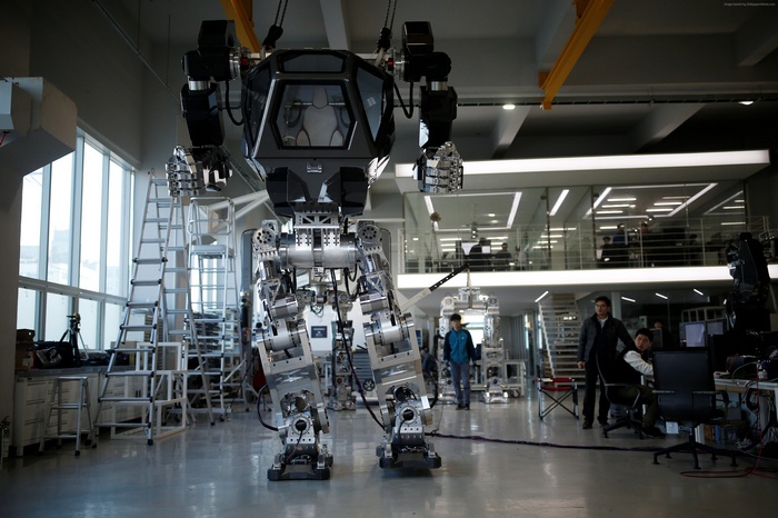 Method-2 robot in a workshop