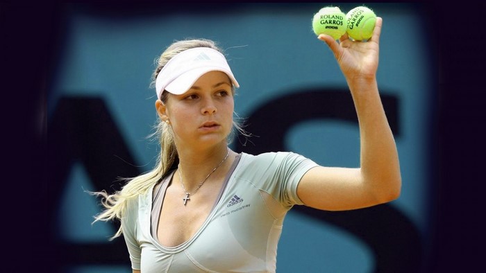 Maria Kirilenko holding tennis balls at Roland Garros