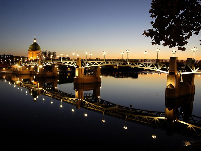 Pont Saint Pierre bridge over the Garonne river at dusk in Toulouse