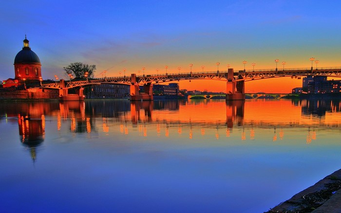 Pont Saint Pierre bridge over Garonne river at sunset in Toulouse