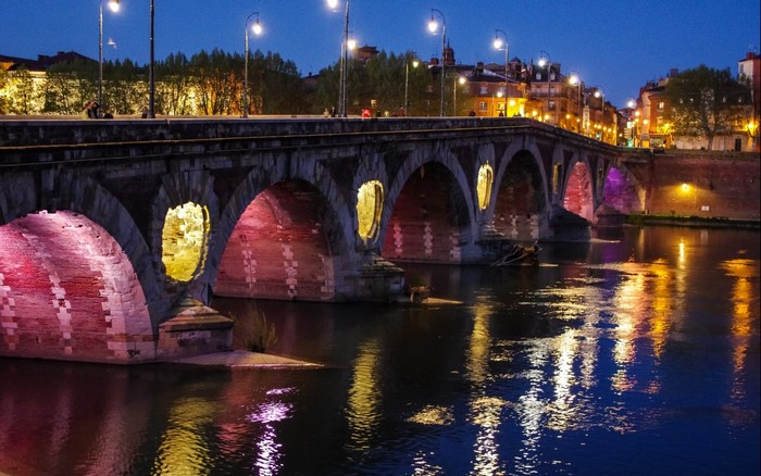 Pont Neuf bridge over Garonne river at night in Toulouse