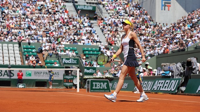 Maria Kirilenko playing tennis at Roland Garros
