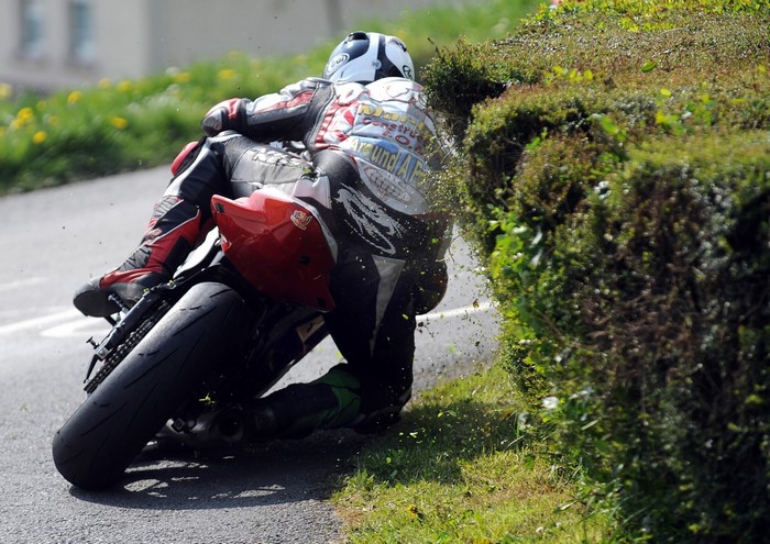 Motorcyclist crashes into hedge during Isle of Man TT race