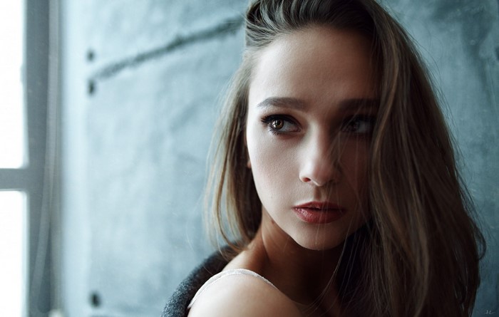 Portrait of a young woman with long brown hair