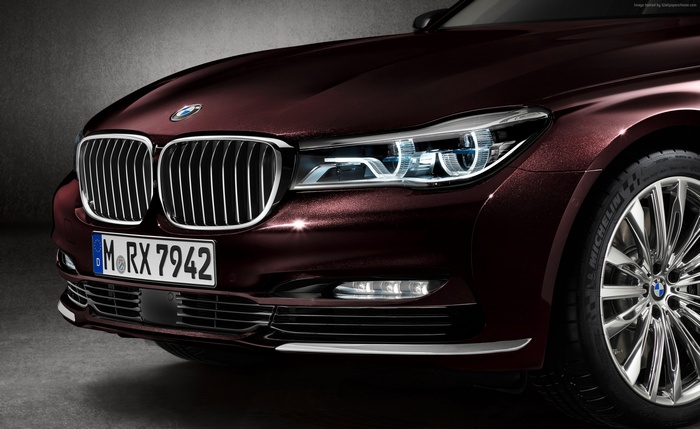 BMW M760Li xDrive front view
