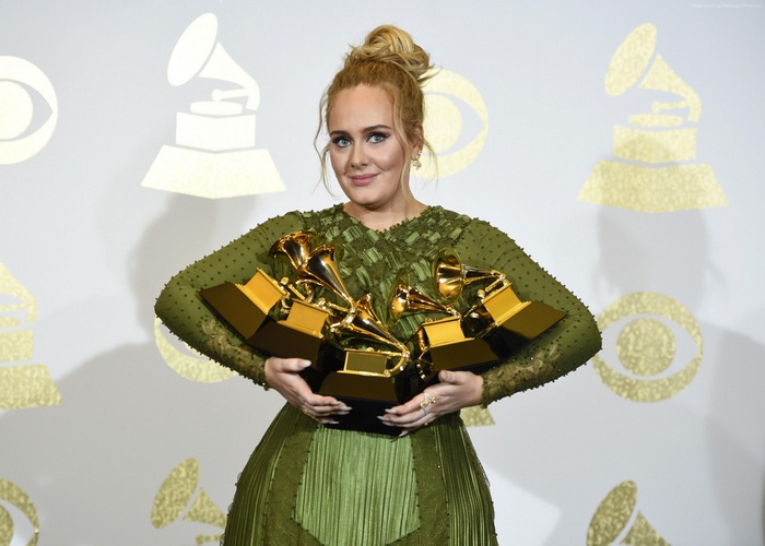 Adele holding Grammy Awards at Grammy 2017