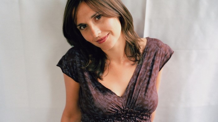 Jayne Middlemiss posing for a portrait
