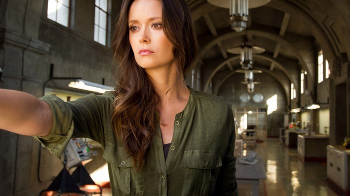Summer Glau in a green shirt