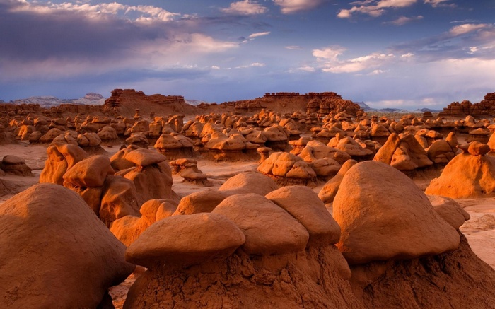 Hoodoos in Goblin Valley State Park at sunset
