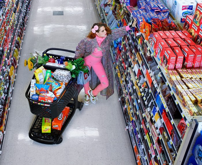 Kristen Stewart in a supermarket with a shopping cart