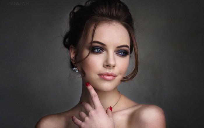 Polina Bodrova portrait with dark eye makeup