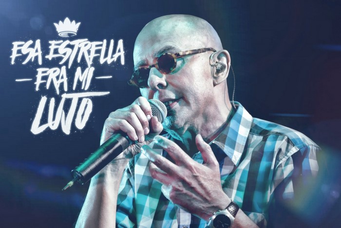 Indio Solari performing live with text overlay