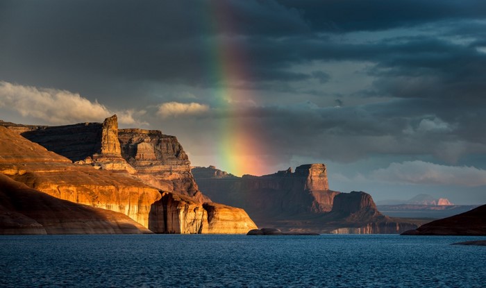 Rainbow over Lake Powell with sandstone cliffs