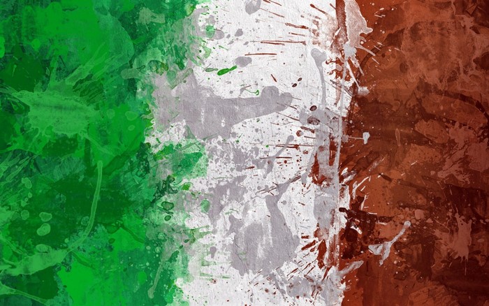 Abstract painting of the Italian flag with paint splatters