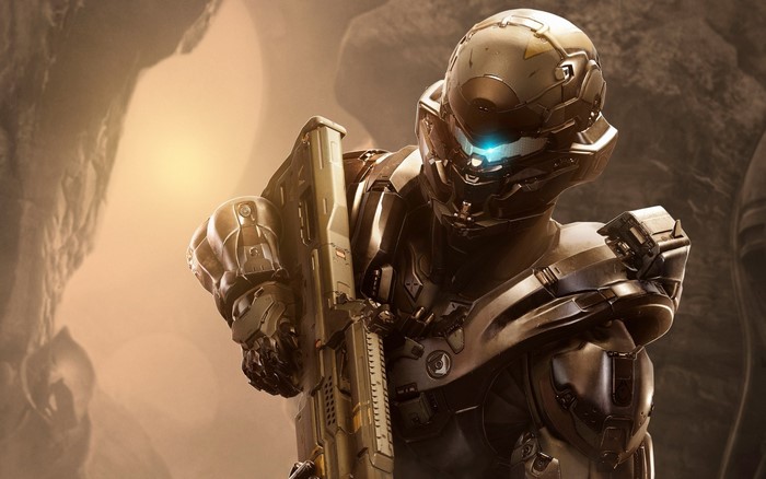 Spartan Locke from Halo 5 holding a weapon