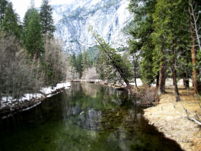 River flowing through Yosemite National Park with mountains