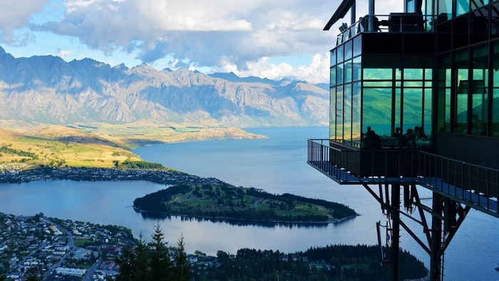Restaurant overlooking Lake Wakatipu and The Remarkables, Queenstown, New Zealand
