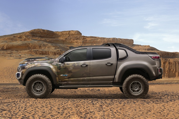 Chevrolet Colorado ZH2 Fuel Cell Truck in Desert