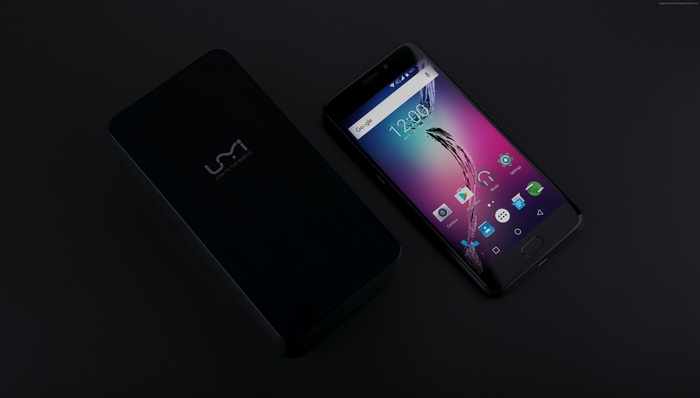 UMi Plus Extreme smartphone and box