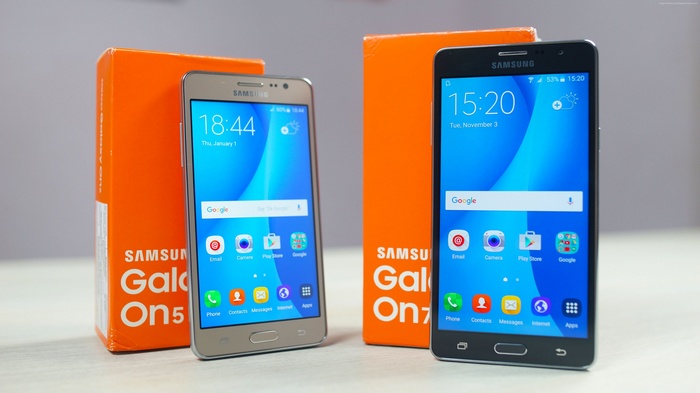 Samsung Galaxy On5 and On7 with boxes