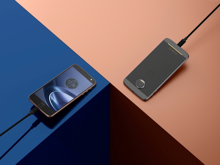 Moto Z and Moto G4 smartphones charging