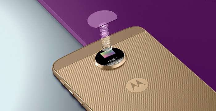 Moto Z smartphone with camera lens assembly