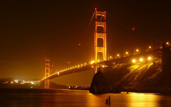 Golden Gate Bridge at night