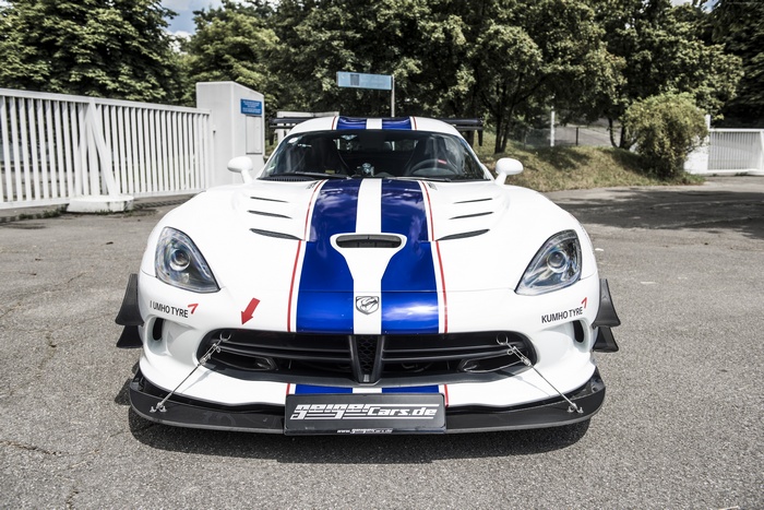 White Dodge Viper ACR by Geiger Cars