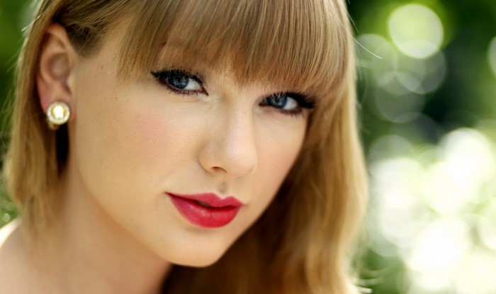Taylor Swift close up portrait