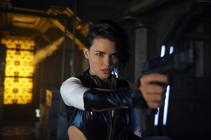 Aleksei from Resident Evil: The Final Chapter holding a gun