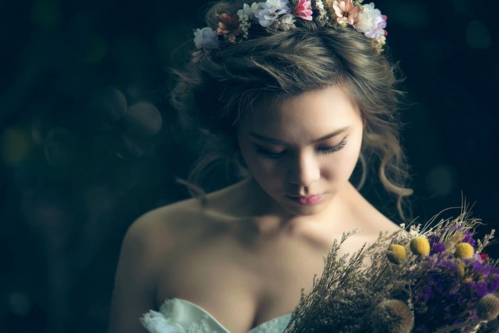 Woman with flower crown and bouquet