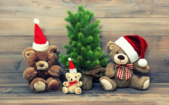 Three teddy bears and a Christmas tree