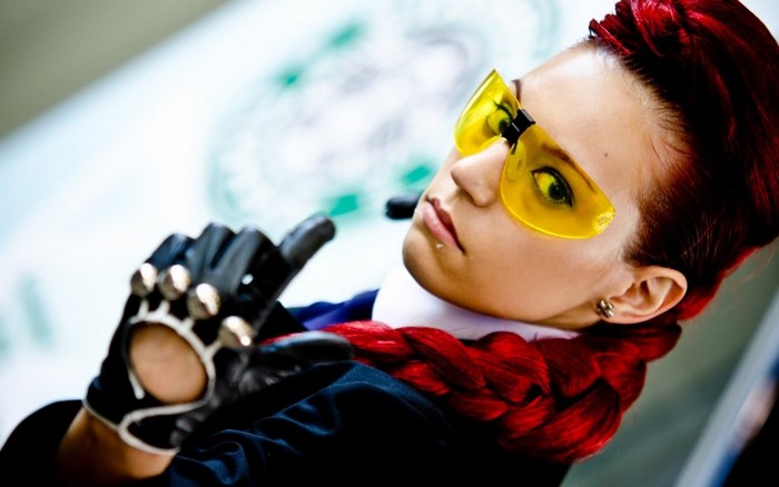 Cosplayer with red hair and yellow glasses