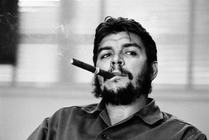 Che Guevara smoking a cigar