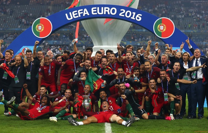 Portugal team celebrating UEFA Euro 2016 win
