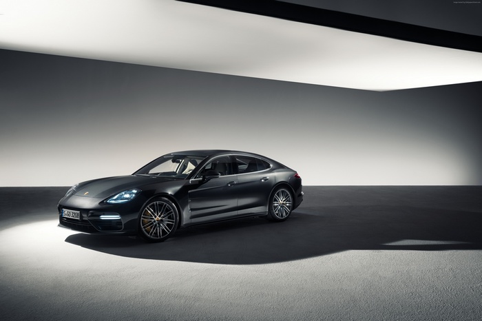 Black Porsche Panamera Turbo sedan
