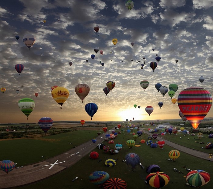 Colorful Hot Air Balloons at Sunrise
