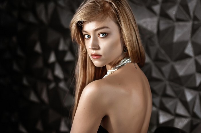 Blond woman with pearl necklace