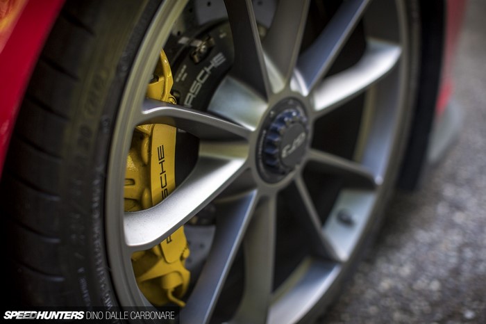 Porsche 911 GT3 Wheel and Brake Caliper