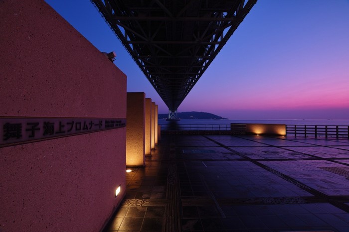 Akashi Kaikyo Bridge at dusk