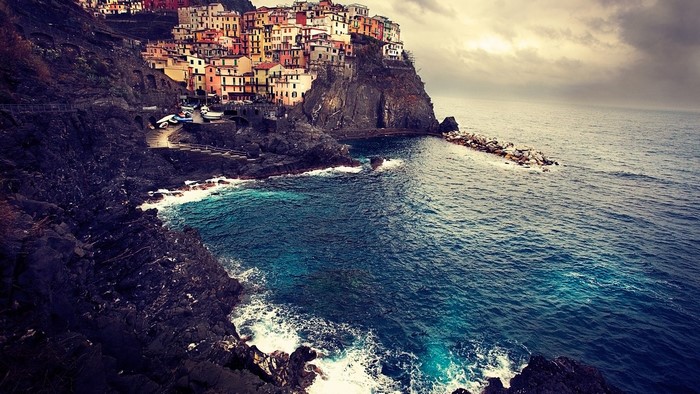Manarola village on a cliff overlooking the sea