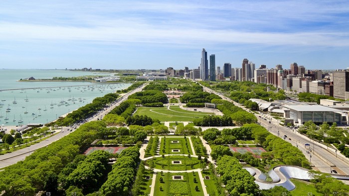 Chicago cityscape with Lake Michigan and Grant Park